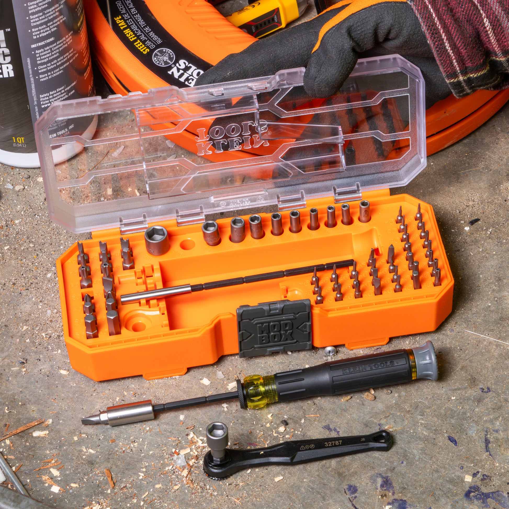 Juego de destornilladores de precisión y tuercas, 64 piezas - Klein Tools 32787