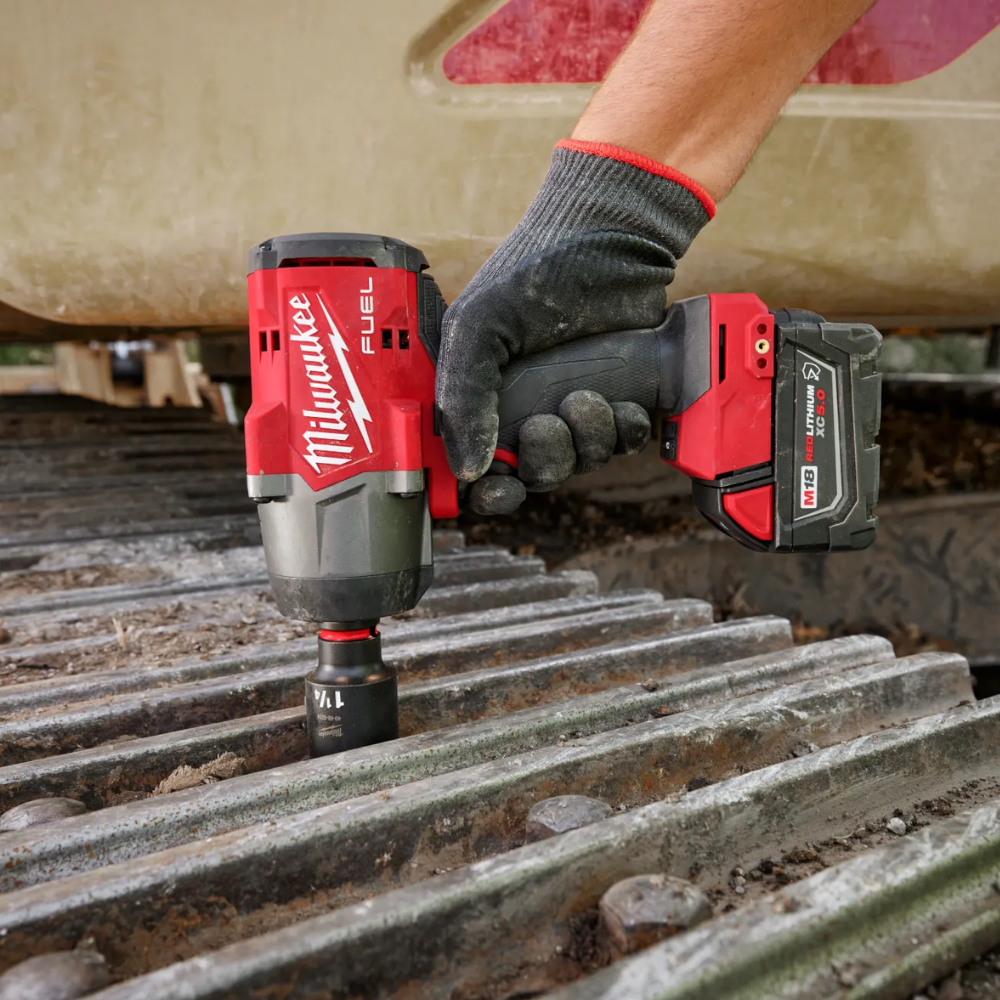 Llave de impacto inalámbrica de alto torque M18 FUEL™ de 1/2" con kit de anillo de fricción -  Milwaukee 2967-22