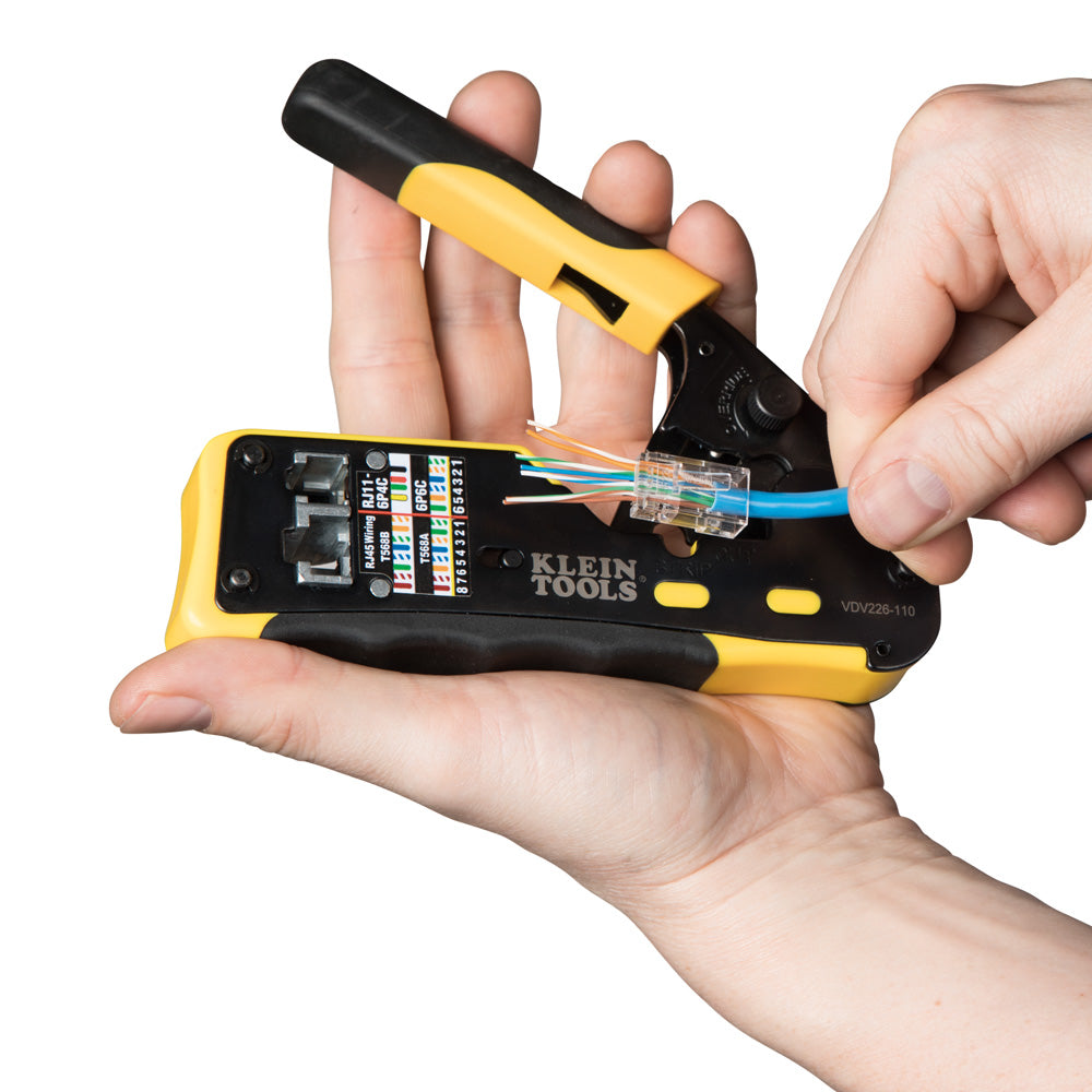 Ponchadora/pelacables/cortacables para cable de Ethernet, por Pass-Thru™- Klein Tools VDV226-110